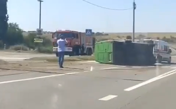 Грузовой микроавтобус перевернулся на трассе под Одессой