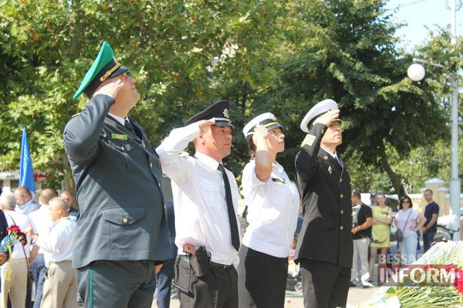 В Измаиле торжественно отметили День независимости Украины и пронесли огромный флаг