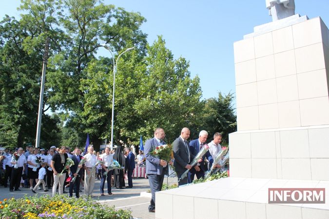 В Измаиле торжественно отметили День независимости Украины и пронесли огромный флаг