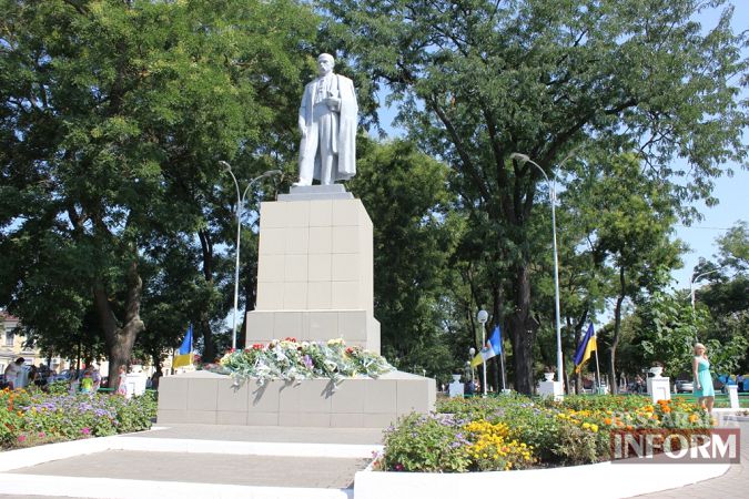 В Измаиле торжественно отметили День независимости Украины и пронесли огромный флаг