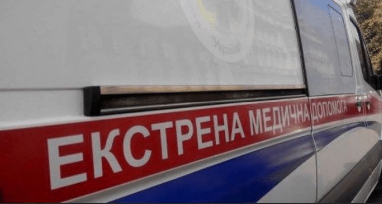 В Одесі нетверезий водій BMW протаранив три автівки та збив двох жінок на зупинці (Фото)