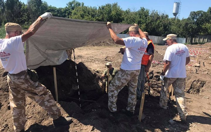 Археологи консервируют места захоронения