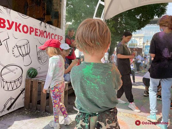 Праздник всех цветов радуги: в парке Шевченко состоялся зажигательный ColorFest-2021 (фото, видео)