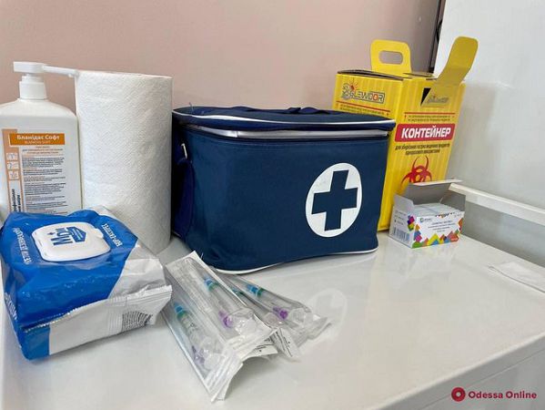Пункт вакцинации открыли в аэропорту Одессы 07