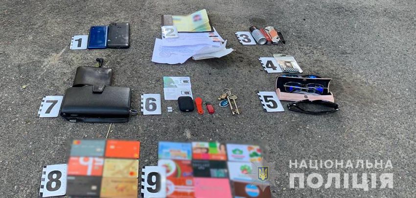 Возле Староконного рынка 45-летний одессит украл из автомобиля горожанки телефон и личные вещи (фото)