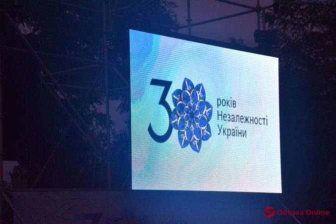 Закат солнца под классику: возле колоннады Воронцовского дворца проходит концерт Алексея Ботвинова (фото, видео)