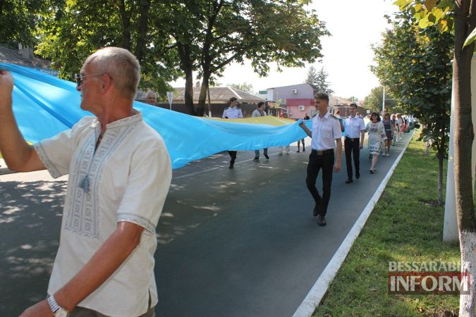 В Измаиле торжественно отметили День независимости Украины и пронесли огромный флаг