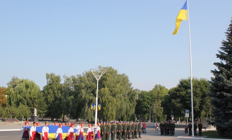 В Измаиле прошло торжественное поднятие флага Украины (фоторепортаж)