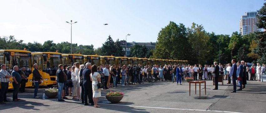 В Одеській області новий автобус отримала школа імені Бориса Дерев’янка