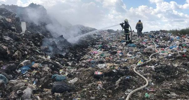 В Одеській області горить сміттєзвалище