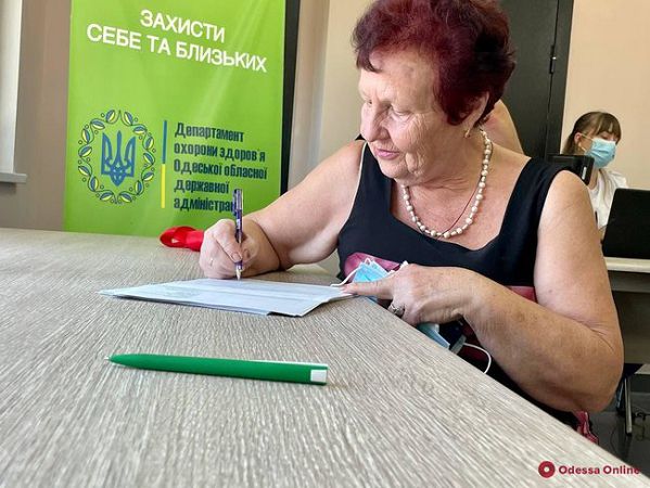 Пункт вакцинации открыли в аэропорту Одессы 06