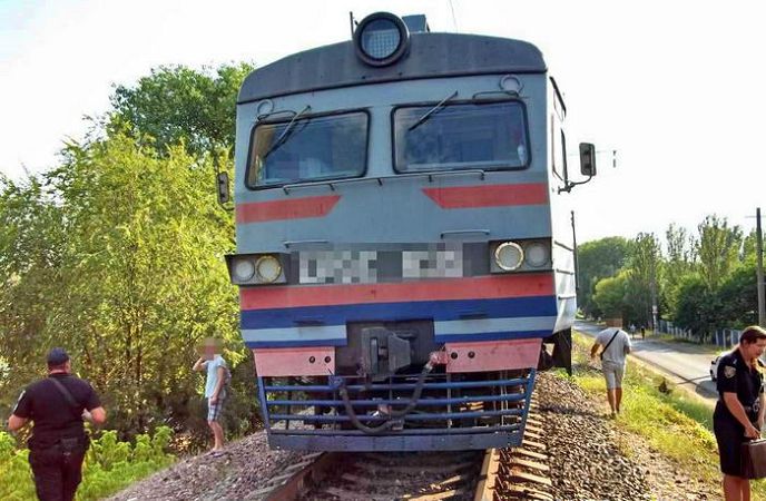 В Затоке молодой мужчина лег под поезд – спасти его не удалось