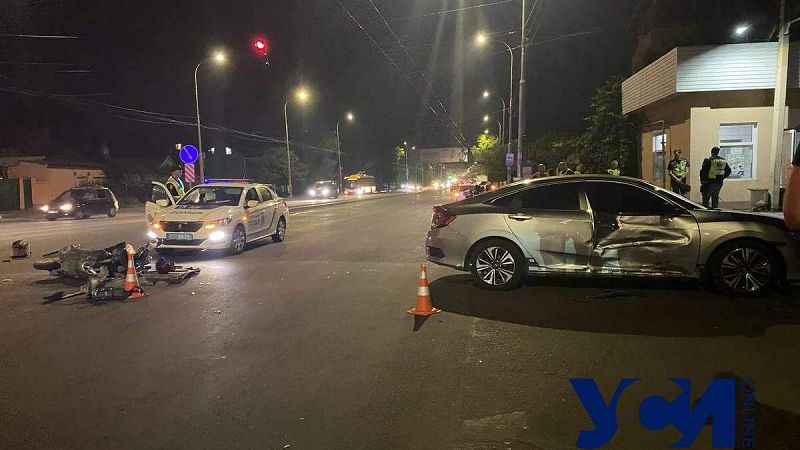 14-річний підліток врізався в поліцейських на мопеді: нові деталі ДТП в Одесі