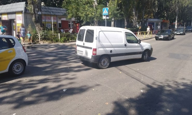 В Одесі на пішохідному переході збили людину: автівка не знизила швидкість на повороті