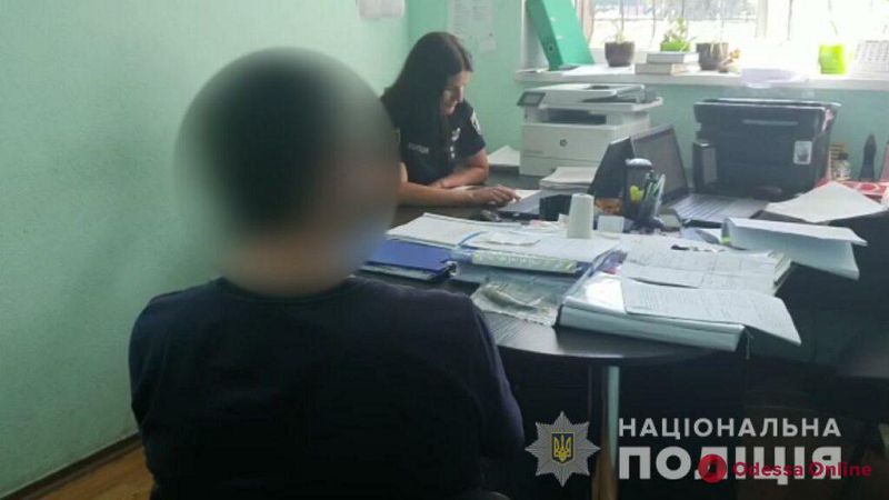 Украли 400 тысяч долларов из авто: одесские полицейские задержали троих кавказцев