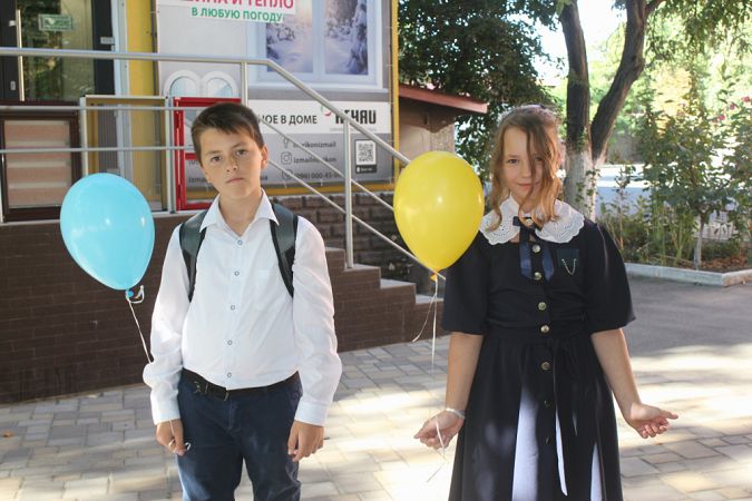 1 сентября в Измаиле: первый звонок в "первой" школе с новым директором и фоторепортаж по городу