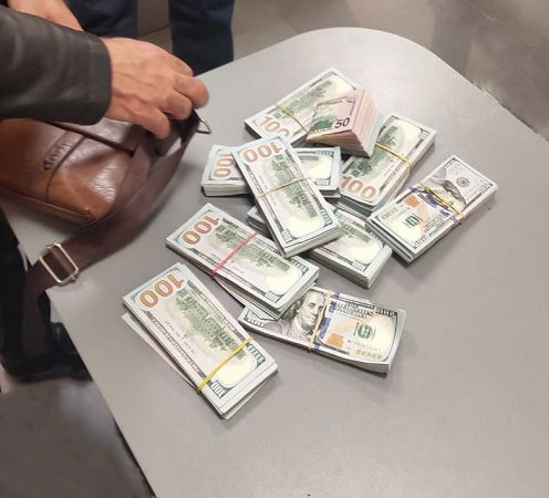 У Києві іноземець украв у знайомого $105 тисяч, його затримали в аеропорту Одеси