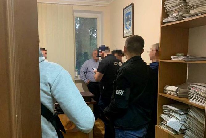 Южный: полицейский собирал дань с торговцев контрафактом