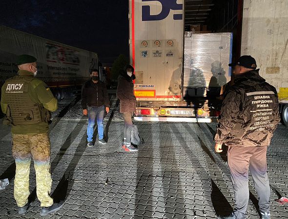 Черноморск: нелегалов из Сирии нашли в грузовике с тканями