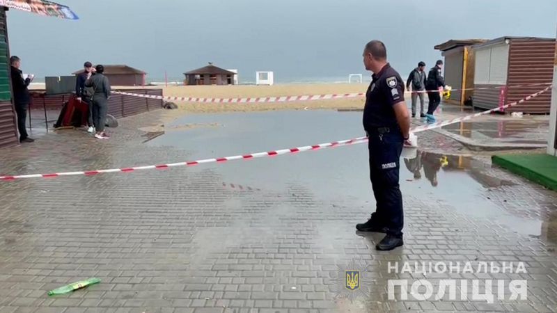 В курортной Затоке на глазах у людей расстреляли владельца кафе (ФОТО, ВИДЕО) - фото 2