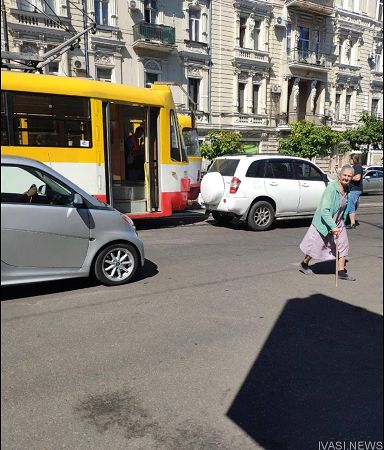 На Тираспольской трамвай въехал в авто