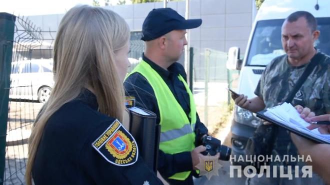 Два иностранца в Одессе за час обокрали 2 автомобиля