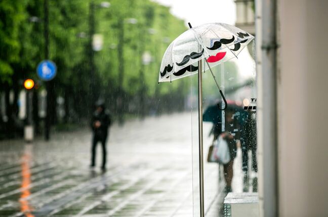 Одесситам рекомендуют доставать зонты: на город и область надвигаются дожди
