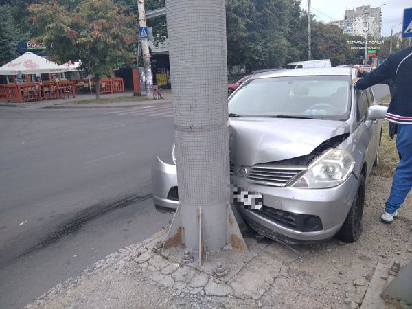 В результаті ДТП на Глушко постраждала автоледі (фото)