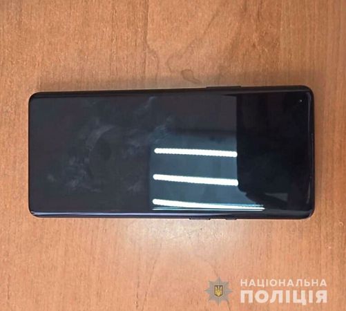 В Одессе мужчины ограбили прохожую, а после пытались дать взятку полицейскому