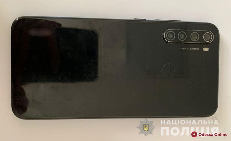 В Одессе два 16-летних подростка ограбили сверстника и сбежали на маршрутке