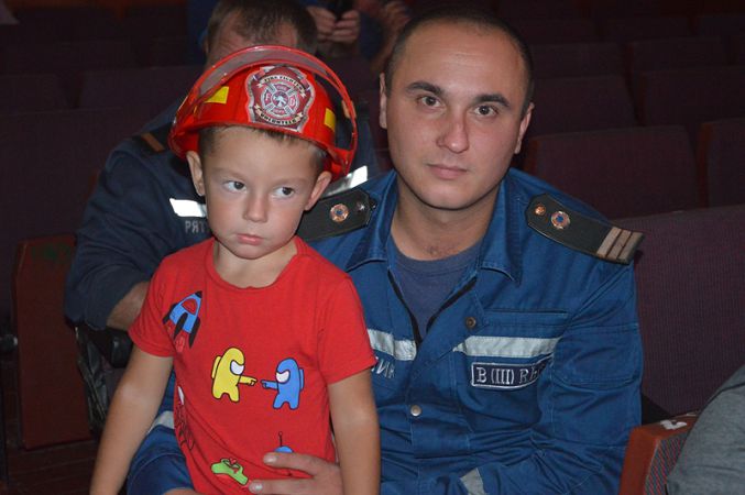 Новая традиция: килийским спасателям устроили праздник, где наградили лучших