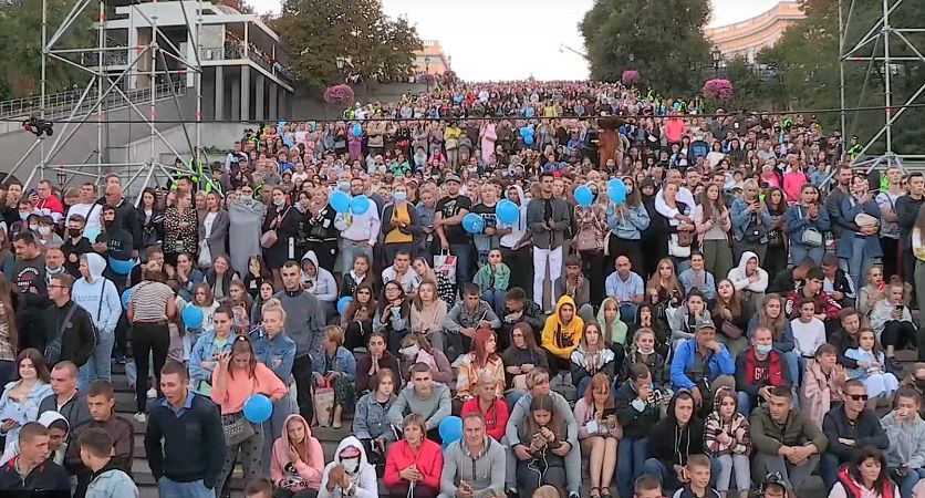 На Потемкинской лестнице начался праздничный концерт ко Дню Города