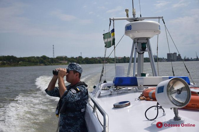 На Дунае пограничники перехватили судно-нарушитель