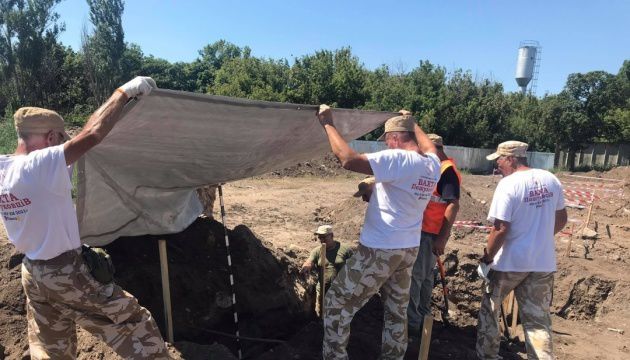 Польща запропонувала Україні спільно дослідити останки жертв НКВС в Одесі