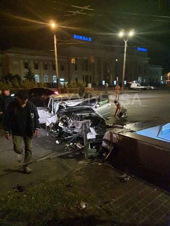Вчера вечером на Привокзальной площади произошло ДТП с пострадавшими (ФОТО)