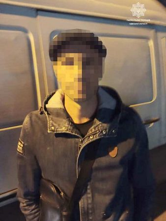 На Таирова патрульные задержали водителя под веществами и с пистолетом