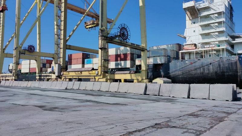 Впервые за год в порту Черноморска обработали контейнеровоз (ФОТО)