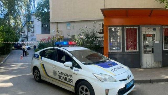 Погрожував підірвати школу: в Одесі затримали чоловіка з муляжем гранати