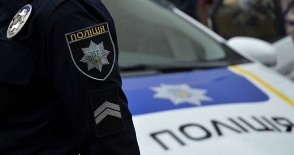 Під Одесою п’яні ліцеїсти влаштували танці на даху авто перед урочистою лінійкою