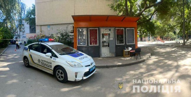 Мужчина угрожал взорвать гранату на школьном стадионе в Одессе 02