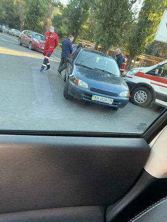 На Черьомушках відбулася ДТП за участю авто швидкої допомоги (фото)