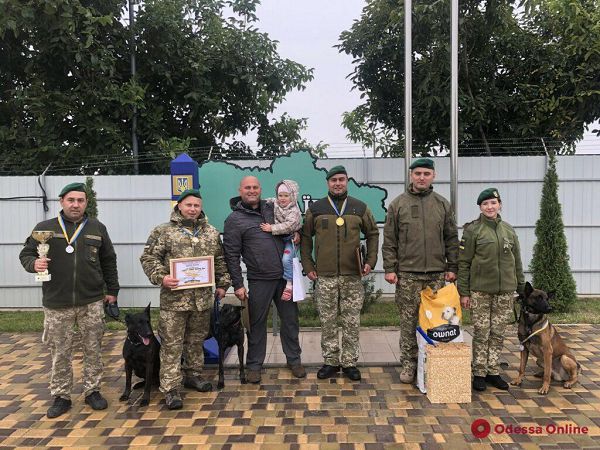 В Одесской области соревновались четвероногие пограничники (фото, видео)