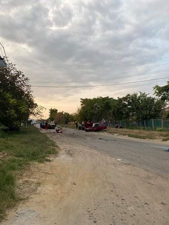 Купа залізяччя: на Одещині біля школи вщент розбилися 3 автівки, багато постраждалих (відео, фото)