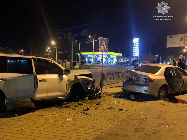 В Суворовському районі зіткнулися чотири автівки — є постраждалий (фото)