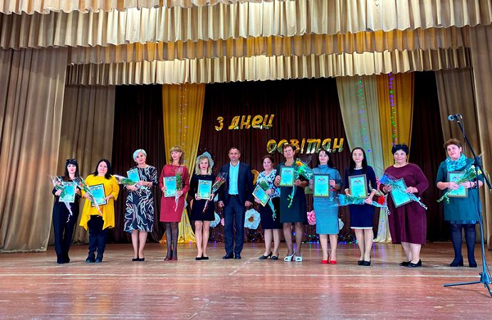 Педагогов Болградского района поздравили с профессиональным праздником и наградили грамотами