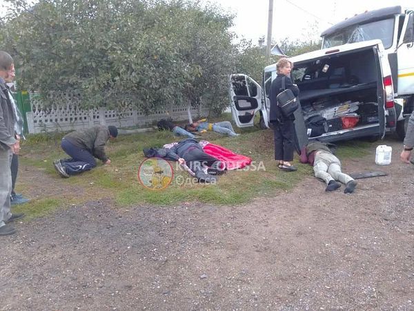 В Одеській області автобус із людьми потрапив під колеса фури під час обгону: є жертви