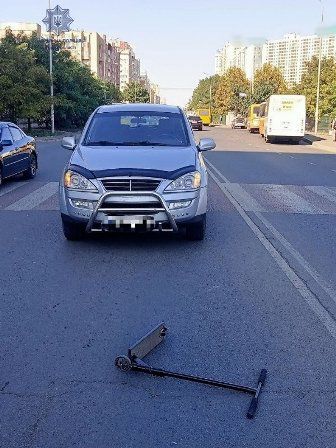 В Одессе автомобиль сбил ребенка на самокате