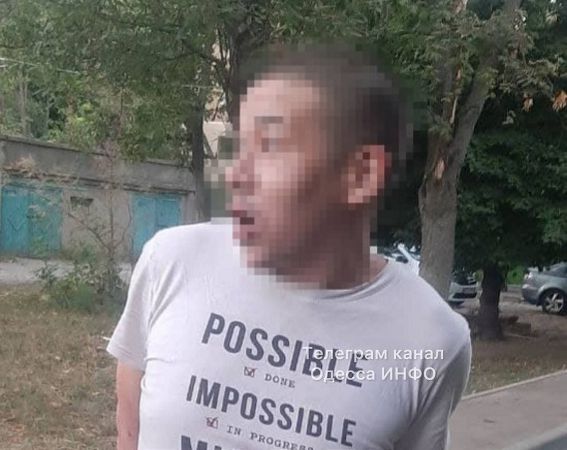 Взяли с поличным: в Одессе горе-вор обчистил квартиру и уснул в ней