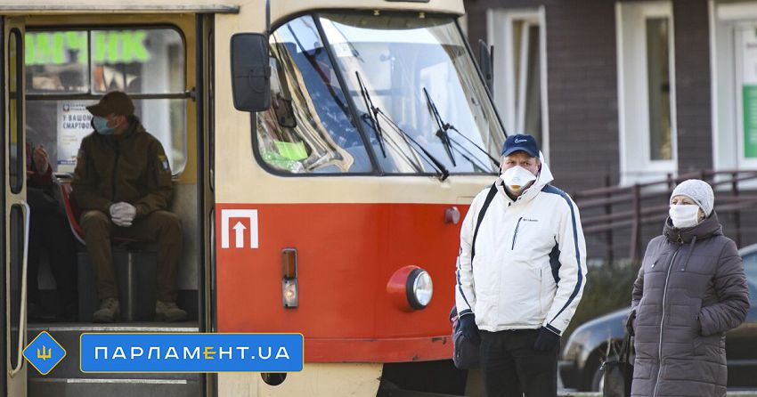 В Одесі трамвай збив жінку: вона зненацька вистрибнула на рейки