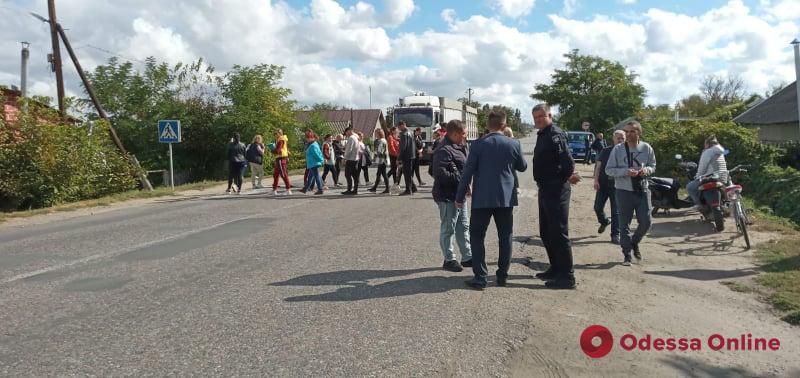 В Одесской области противники дистанционного обучения перекрывали трассу (фото)